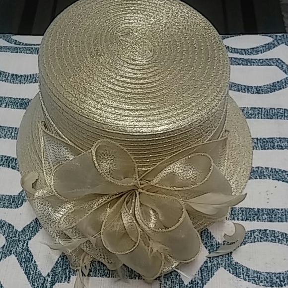 august accessories hats